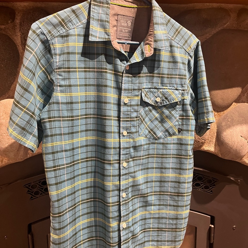 Men’s Mountain Hardwear plaid shirt